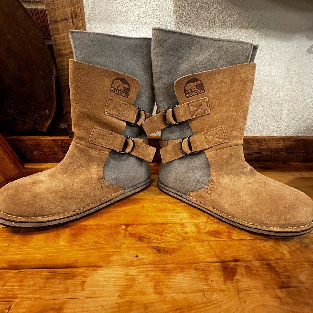 Lightly worn Sorel slip on boots